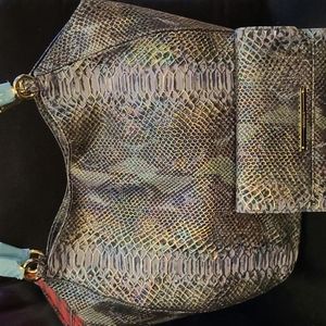 COPY - Brahmin bag with matching checkbook wallet and has dust cover.